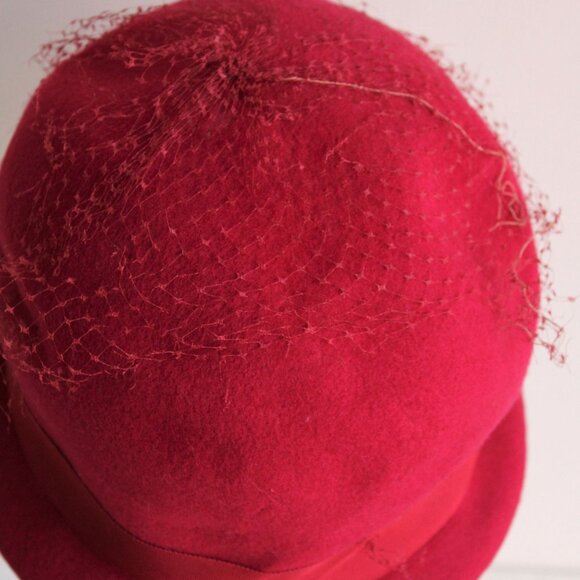 Vintage 1960s Hat, Red Wool Felt with Veil Trim and Bow, Millinery - Picture 7 of 9